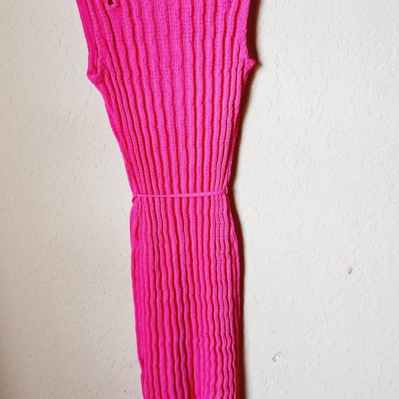 Rachel Roy pink stretchy sleeveless Vibrant Pink. Form fitting. Size medium. - Picture 2 of 12